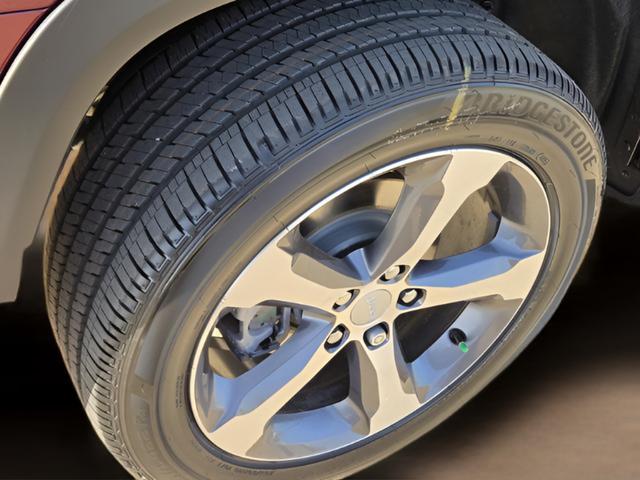 new 2026 Jeep Grand Cherokee car, priced at $49,910