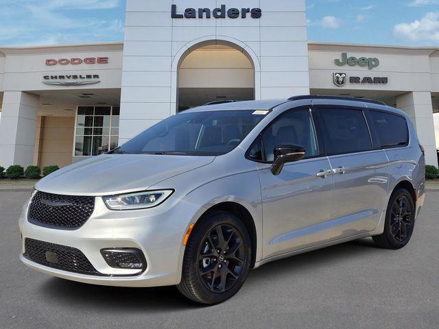 new 2026 Chrysler Pacifica car, priced at $48,680
