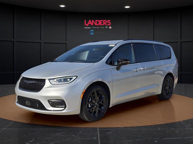 new 2026 Chrysler Pacifica car, priced at $48,680