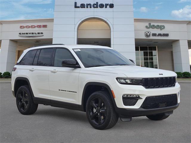 new 2025 Jeep Grand Cherokee car, priced at $38,875