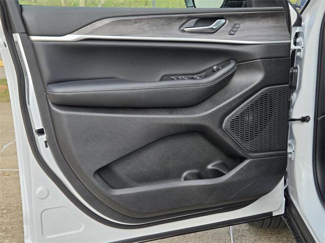 new 2025 Jeep Grand Cherokee car, priced at $49,390