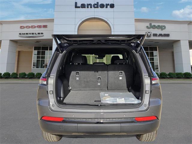 new 2025 Jeep Grand Cherokee car, priced at $42,580