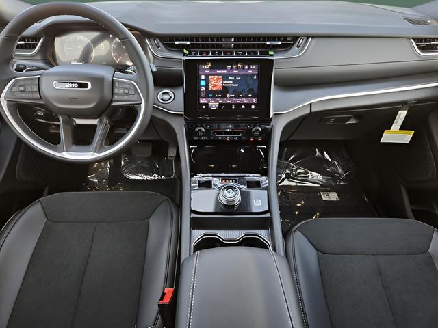 new 2025 Jeep Grand Cherokee car, priced at $41,055