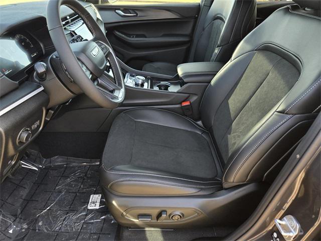 new 2025 Jeep Grand Cherokee car, priced at $42,580