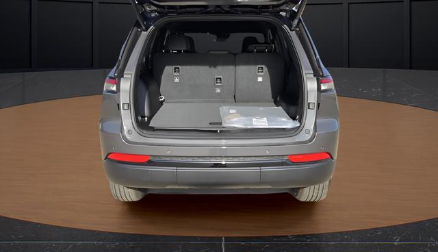 new 2025 Jeep Grand Cherokee car, priced at $41,055