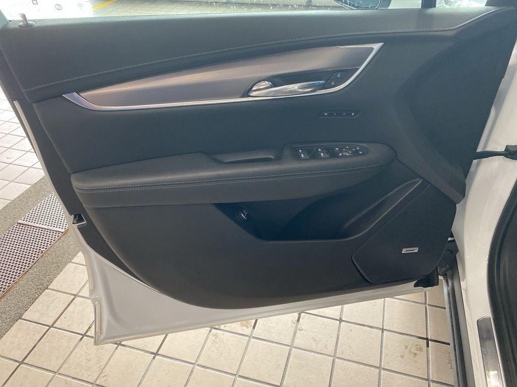 used 2024 Cadillac XT6 car, priced at $36,874