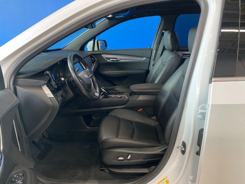 used 2024 Cadillac XT6 car, priced at $36,874