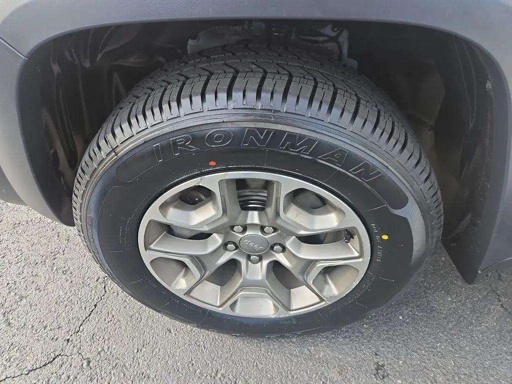 used 2020 Jeep Cherokee car, priced at $21,912