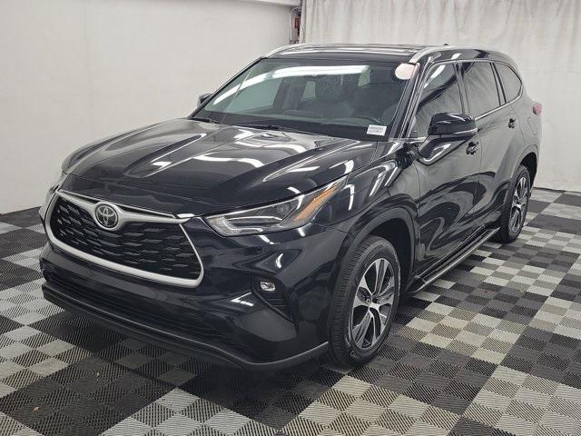 used 2022 Toyota Highlander car, priced at $32,290