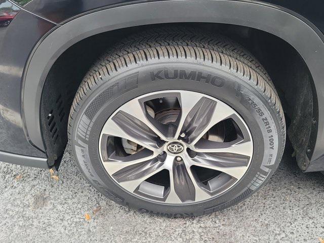 used 2022 Toyota Highlander car, priced at $32,290