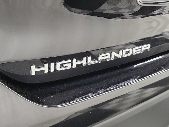 used 2022 Toyota Highlander car, priced at $32,290