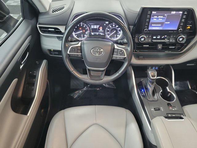 used 2022 Toyota Highlander car, priced at $32,290