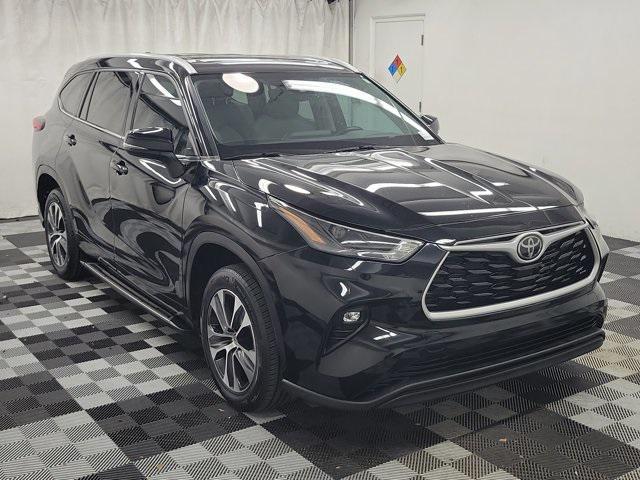 used 2022 Toyota Highlander car, priced at $32,290