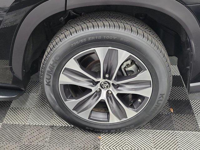 used 2022 Toyota Highlander car, priced at $32,290