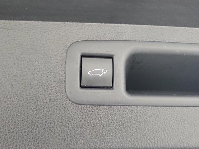 used 2022 Toyota Highlander car, priced at $32,290