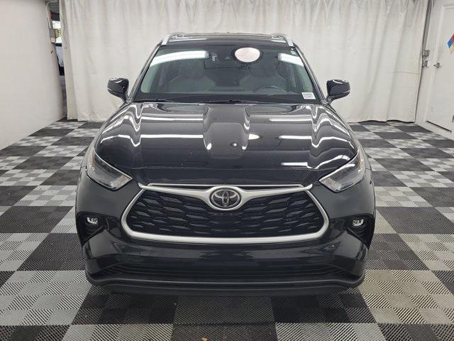 used 2022 Toyota Highlander car, priced at $32,290