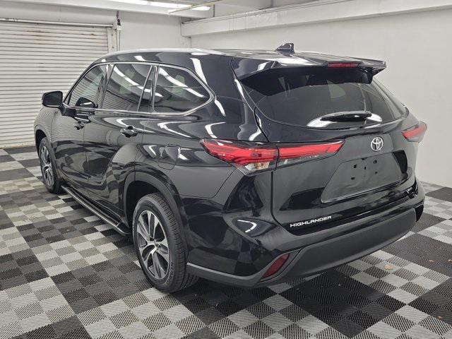 used 2022 Toyota Highlander car, priced at $32,290