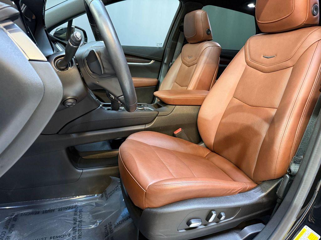 used 2022 Cadillac XT5 car, priced at $32,498