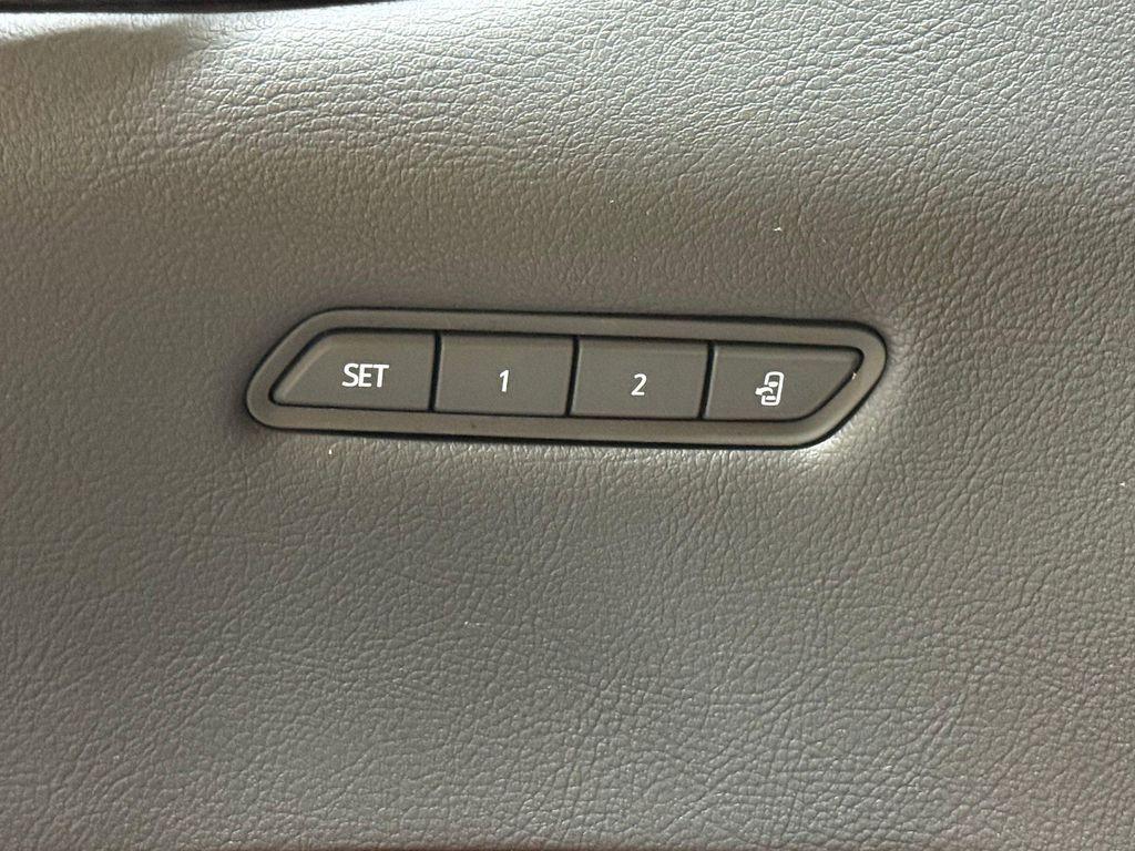 used 2022 Cadillac XT5 car, priced at $32,498