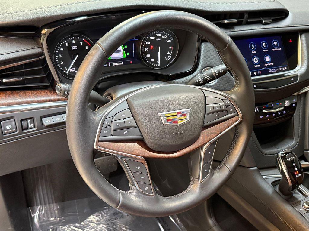 used 2022 Cadillac XT5 car, priced at $32,498