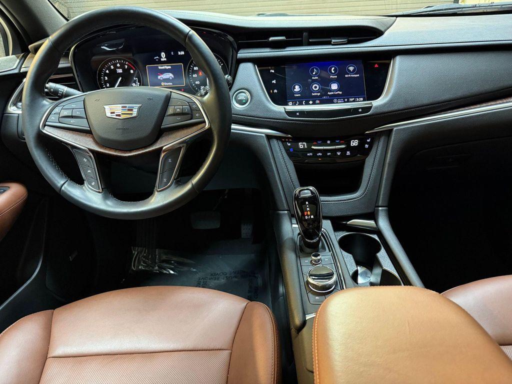 used 2022 Cadillac XT5 car, priced at $32,498
