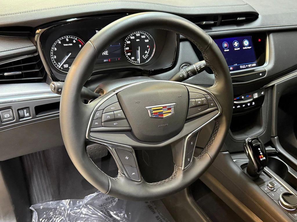 new 2025 Cadillac XT5 car, priced at $46,215