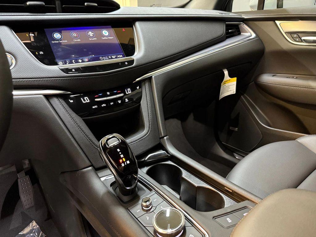 new 2025 Cadillac XT5 car, priced at $46,215