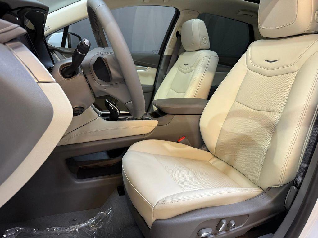 new 2026 Cadillac XT5 car, priced at $61,929