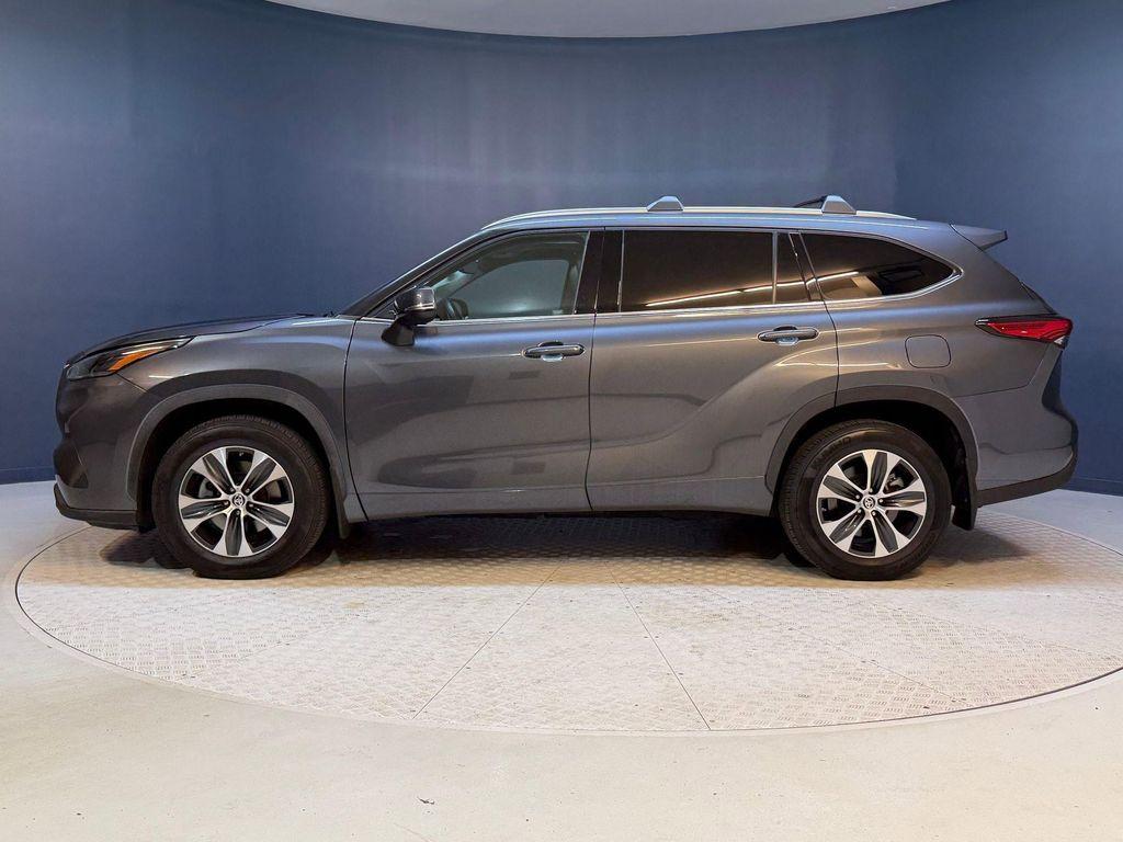 used 2021 Toyota Highlander car, priced at $28,495