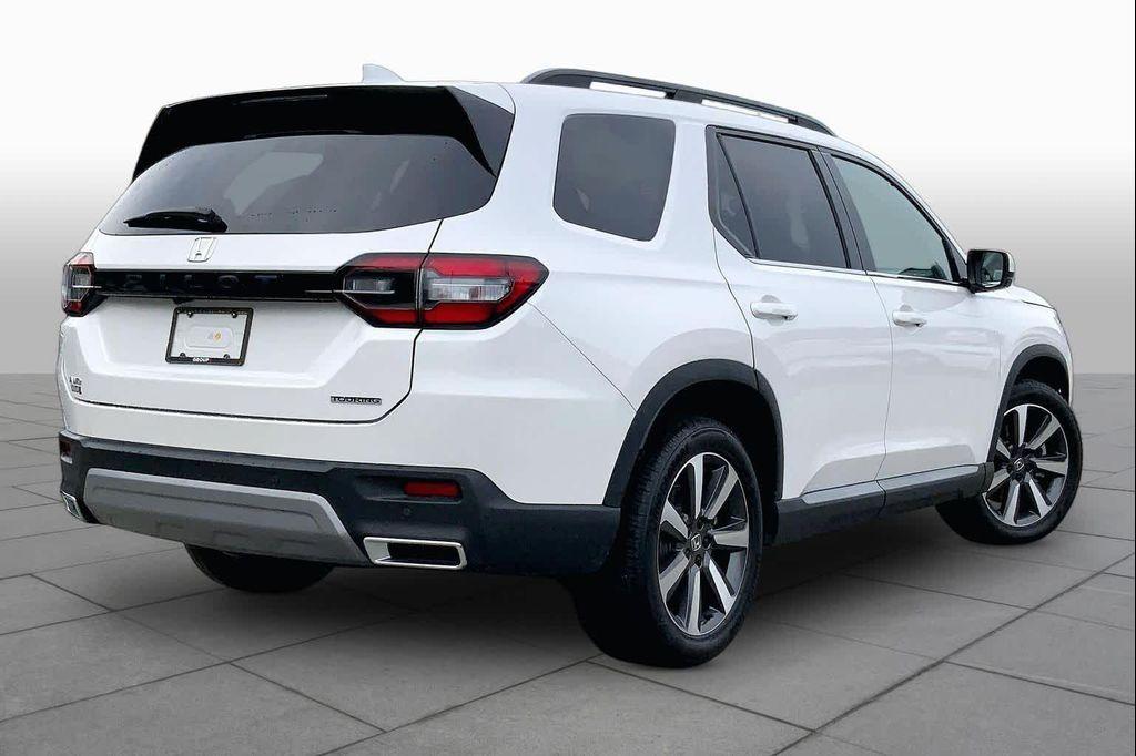 used 2025 Honda Pilot car, priced at $44,390