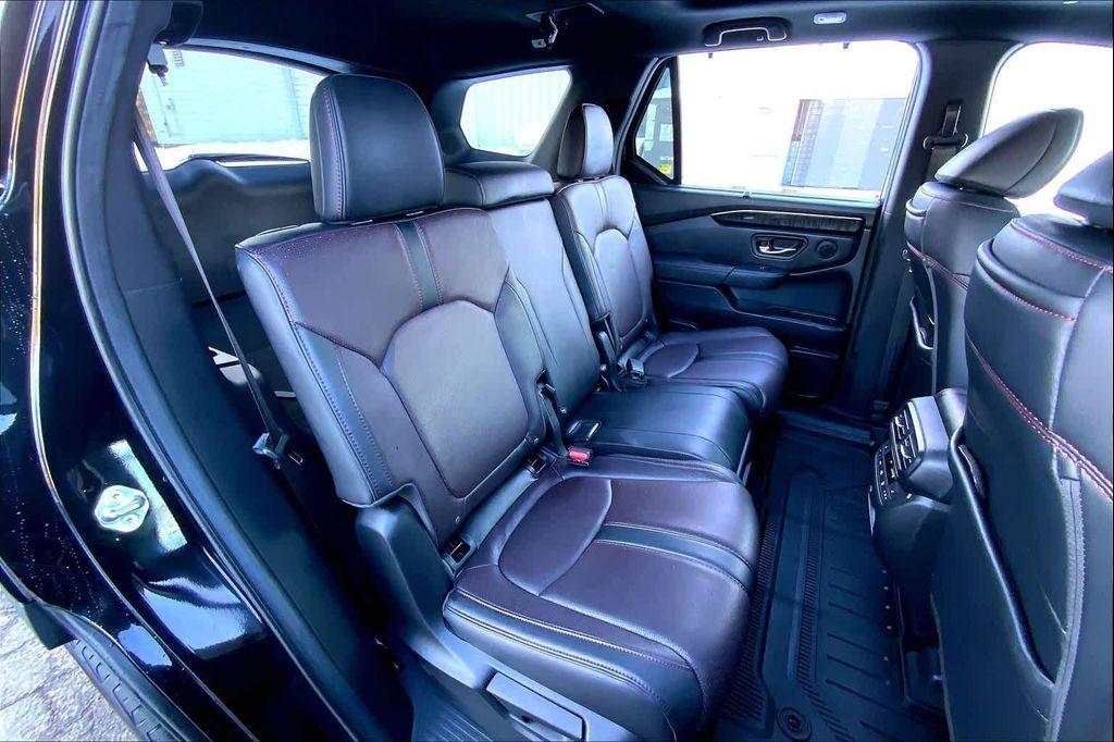 used 2025 Honda Pilot car, priced at $44,995