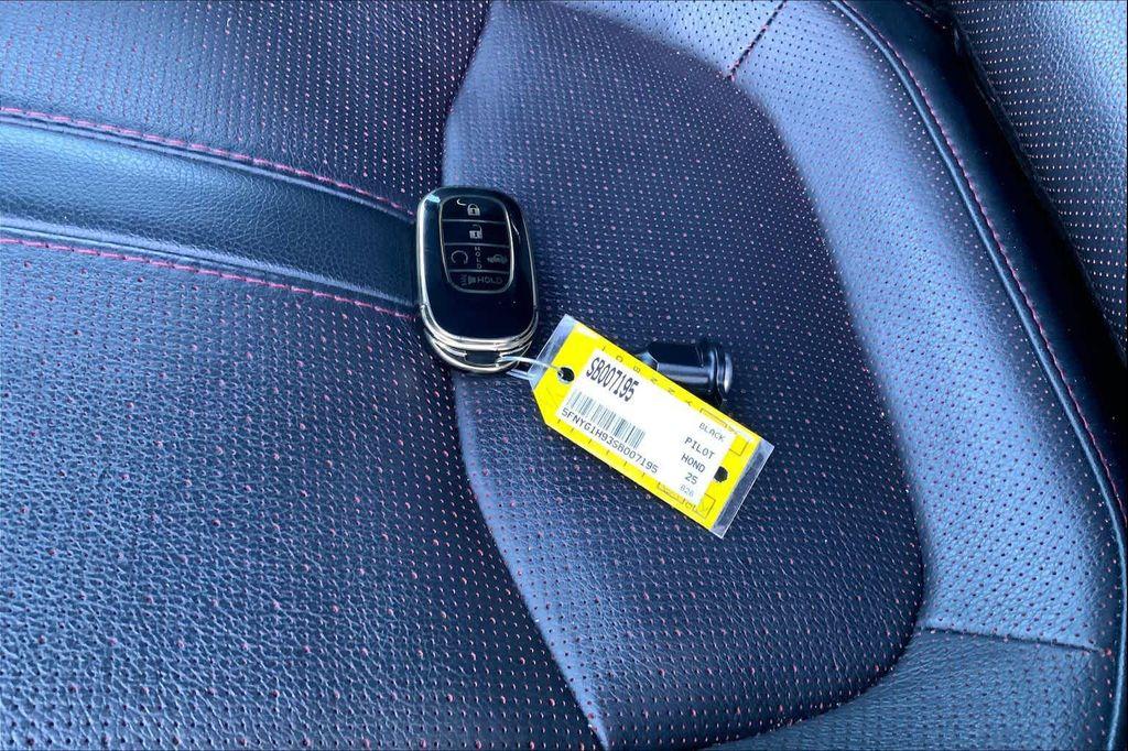 used 2025 Honda Pilot car, priced at $44,995