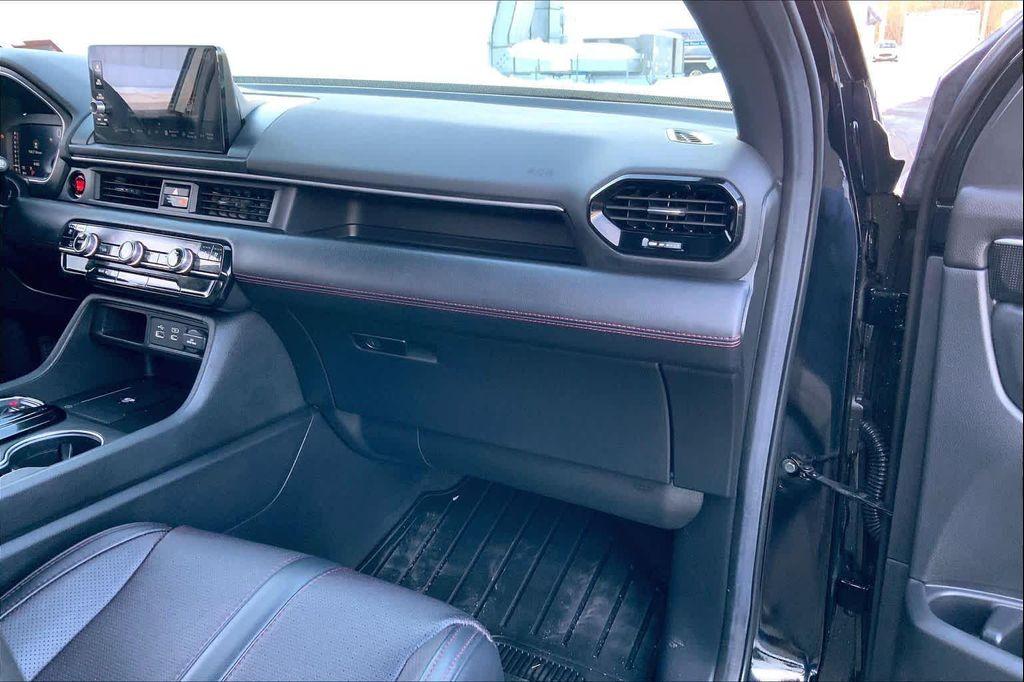 used 2025 Honda Pilot car, priced at $44,995