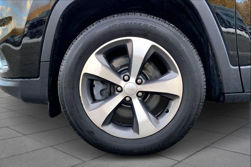 used 2020 Jeep Cherokee car, priced at $19,799