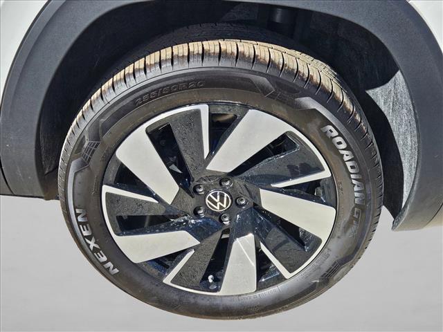 new 2026 Volkswagen Atlas Cross Sport car, priced at $43,117