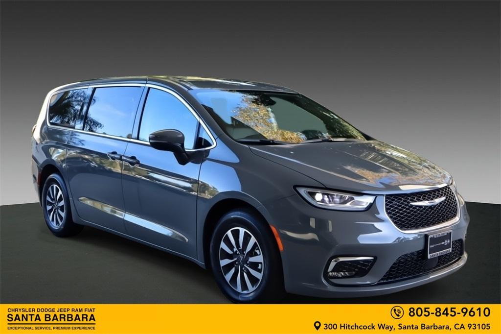 used 2023 Chrysler Pacifica Hybrid car, priced at $39,500
