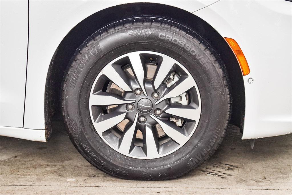 used 2022 Chrysler Pacifica Hybrid car, priced at $21,500