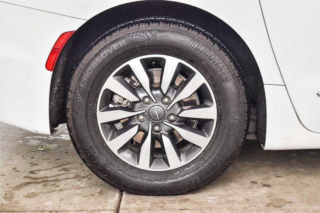 used 2022 Chrysler Pacifica Hybrid car, priced at $21,500