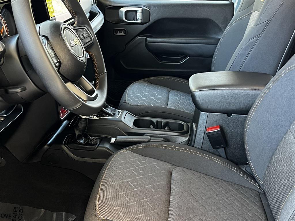 new 2025 Jeep Gladiator car, priced at $46,150