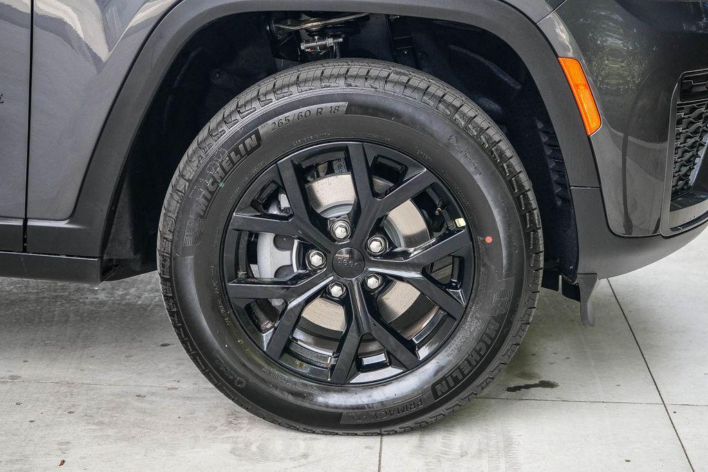new 2026 Jeep Grand Cherokee car, priced at $44,165