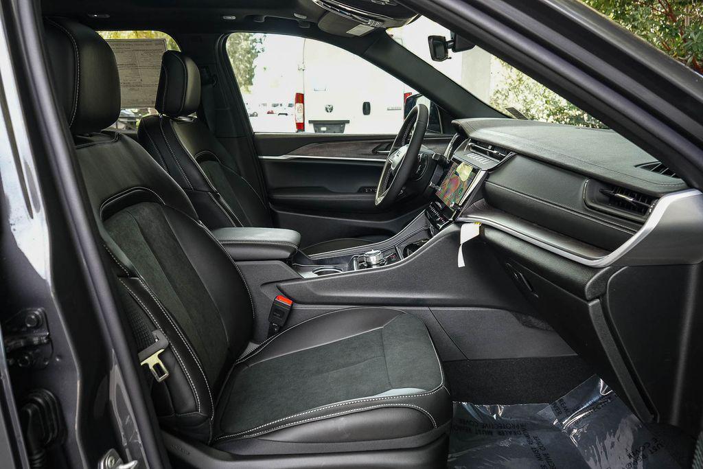 new 2026 Jeep Grand Cherokee car, priced at $44,165