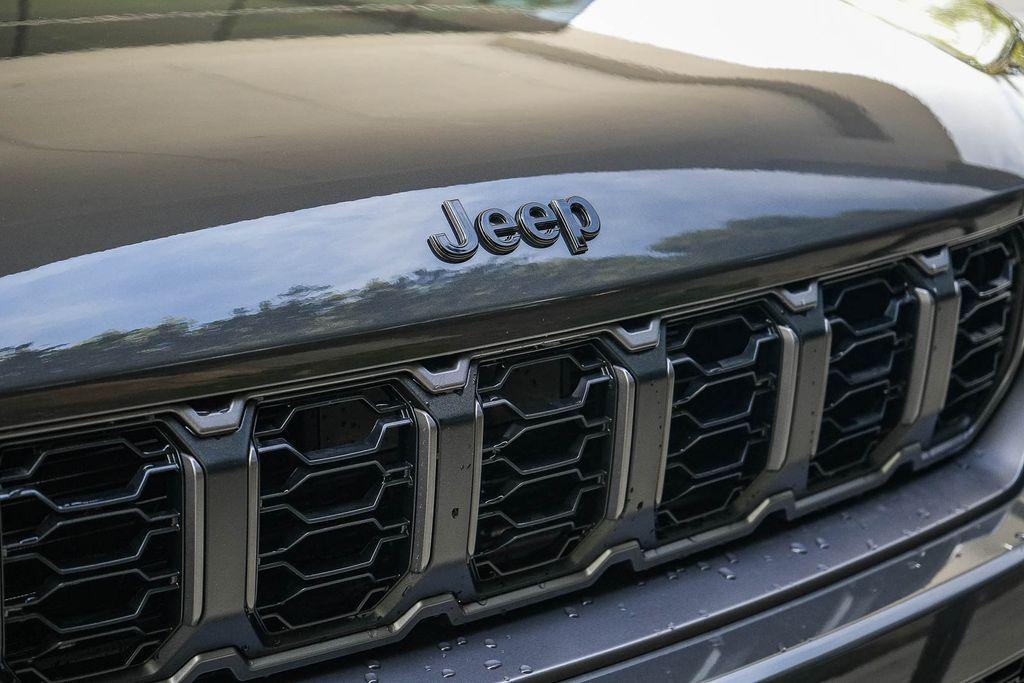 new 2026 Jeep Grand Cherokee car, priced at $44,165
