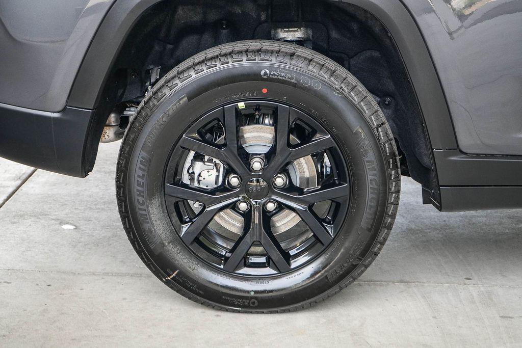 new 2026 Jeep Grand Cherokee car, priced at $44,165