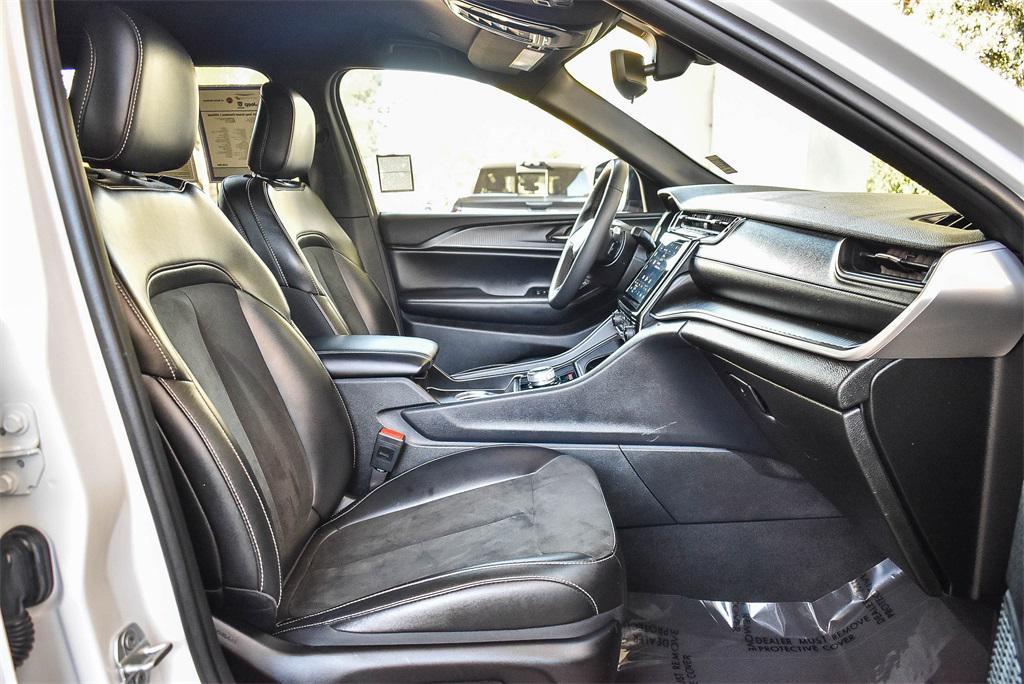 used 2024 Jeep Grand Cherokee L car, priced at $29,995