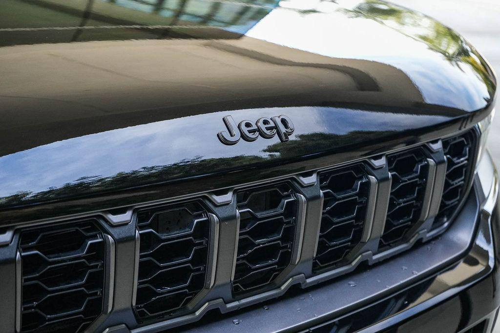 new 2026 Jeep Grand Cherokee car, priced at $44,165
