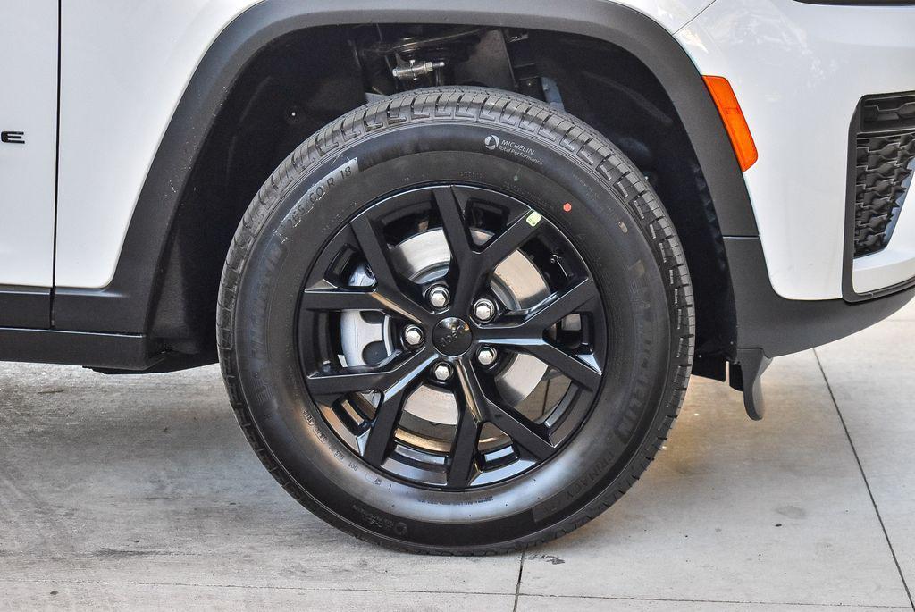 new 2026 Jeep Grand Cherokee car, priced at $45,150