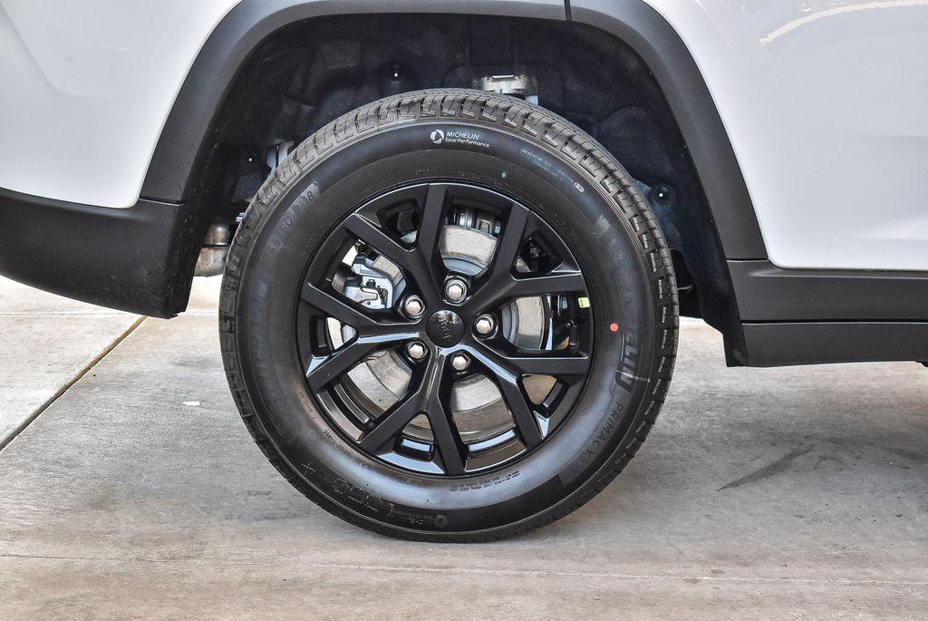 new 2026 Jeep Grand Cherokee car, priced at $45,150