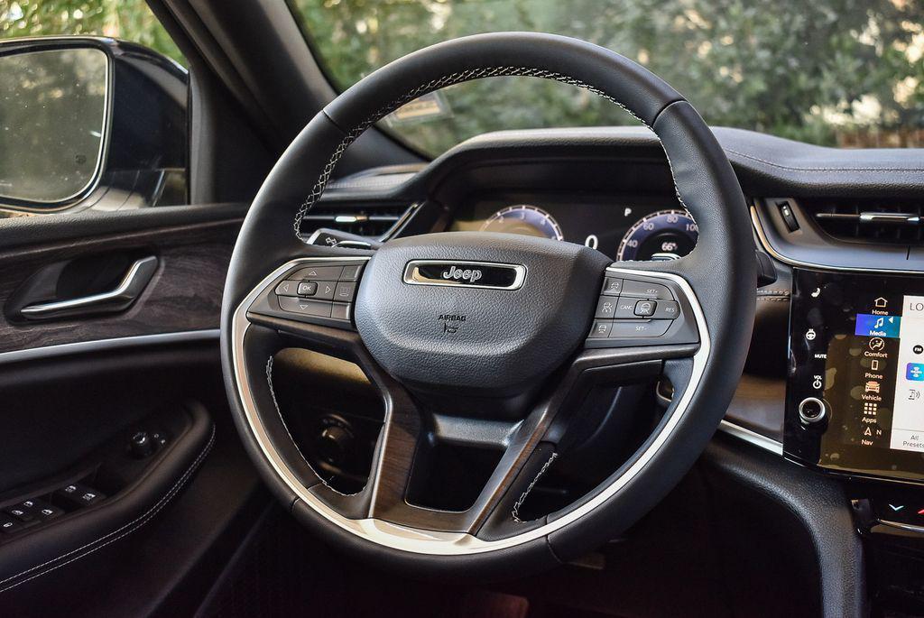 new 2026 Jeep Grand Cherokee car, priced at $45,150