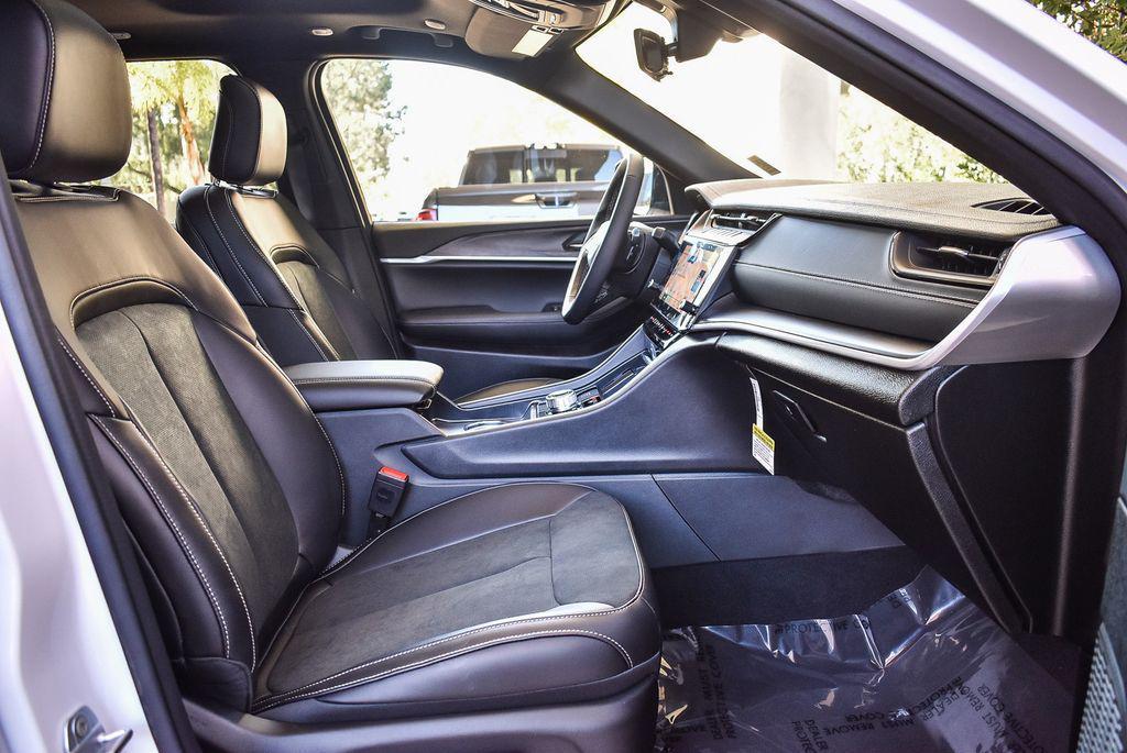 new 2026 Jeep Grand Cherokee car, priced at $45,150