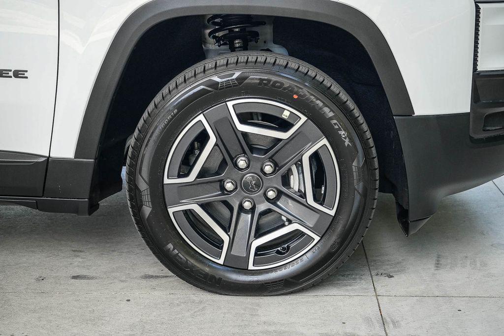 new 2026 Jeep Cherokee car, priced at $39,720